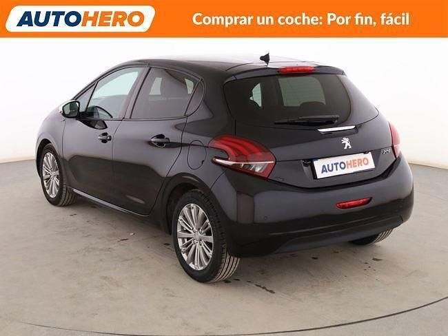 Usado Peugeot 208 Signature Sky 82 CV (60 kW) 2019 Negro Utilitario