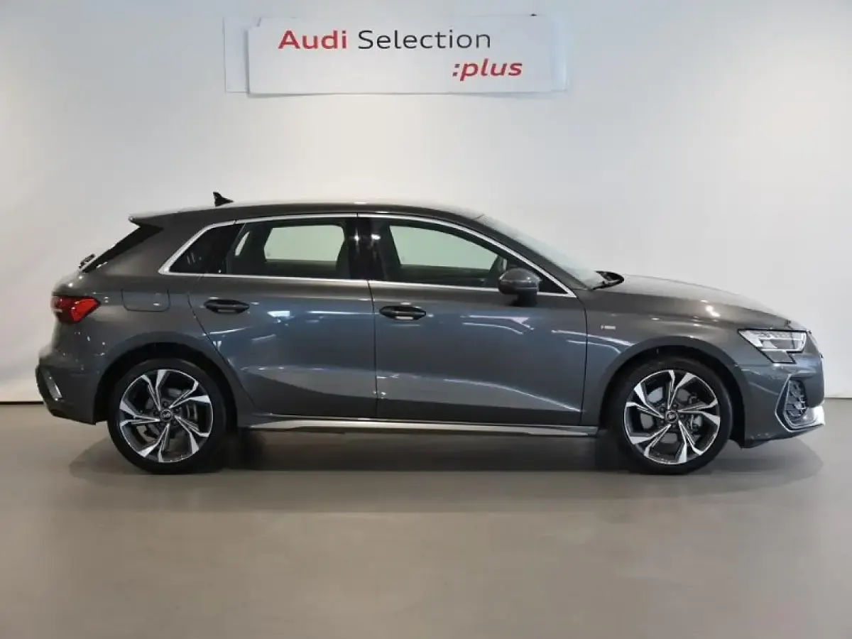 Usado Audi A3 Sportback e-tron 204 CV (150 kW) 2025 Gris/plata Utilitario