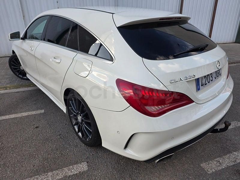 Usado Mercedes CLA220 Shooting Brake AMG line 177 CV (130 kW) 2015 Blanco Familiar