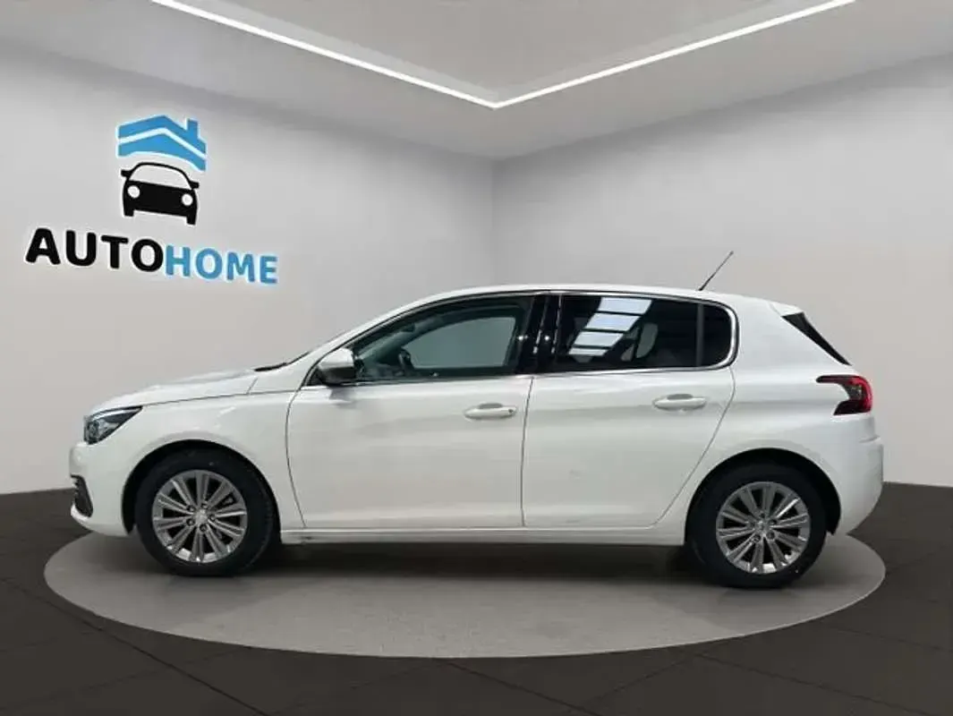 Usado Peugeot 308 Active 110 CV (80 kW) 2021 Blanco Utilitario