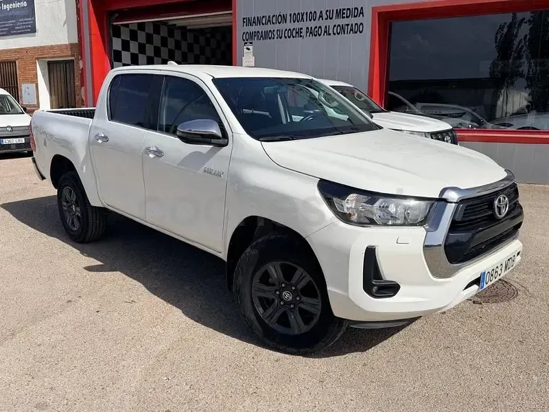 Usado Toyota HiLux Plus 150 CV (110 kW) 2023 Blanco Pickup/Camioneta