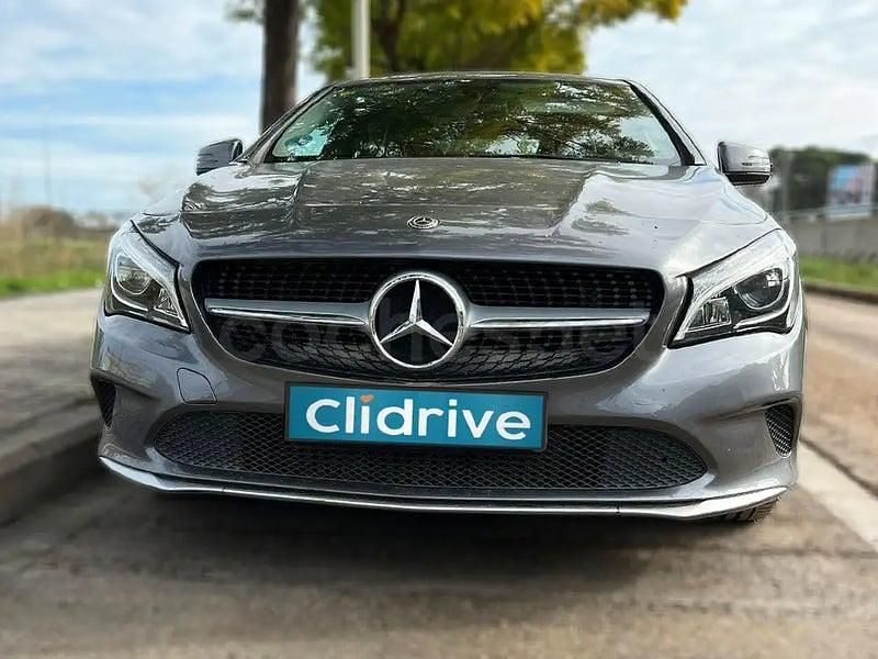 Usado Mercedes CLA200 136 CV (100 kW) 2018 Gris / plata Berlina