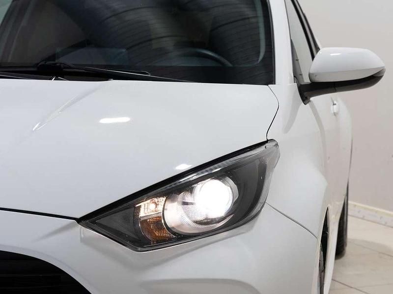 Usado Toyota Yaris Business Edition 116 CV (85 kW) 2022 Blanco Berlina