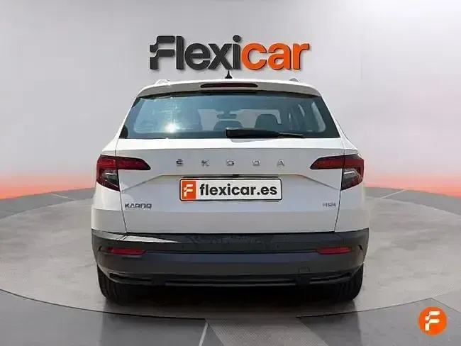 Usado Skoda Karoq Ambition 150 CV (110 kW) 2021 Blanco SUV