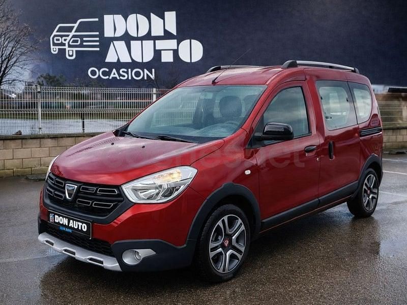 Usado Dacia Dokker Essentiel 95 CV (69 kW) 2019 Granate Monovolumen