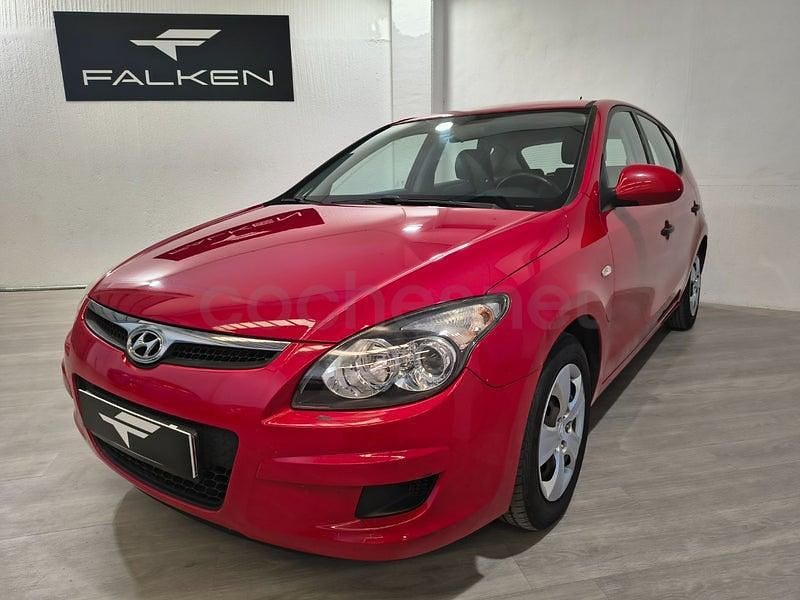 Usado Hyundai i30 Comfort 109 HP (80 kW) 2009 Vermelho Sedan