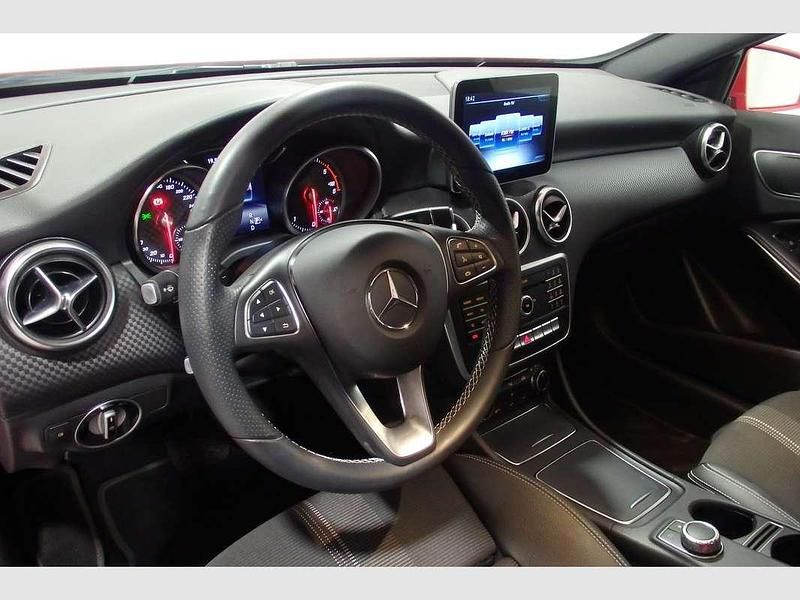 Usado Mercedes A200 136 CV (100 kW) 2018 Gris Utilitario