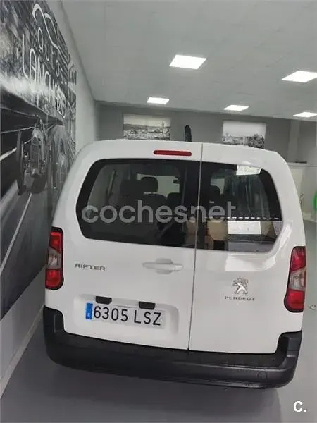 Usado Peugeot Rifter Active 100 CV (73 kW) 2021 Blanco Monovolumen