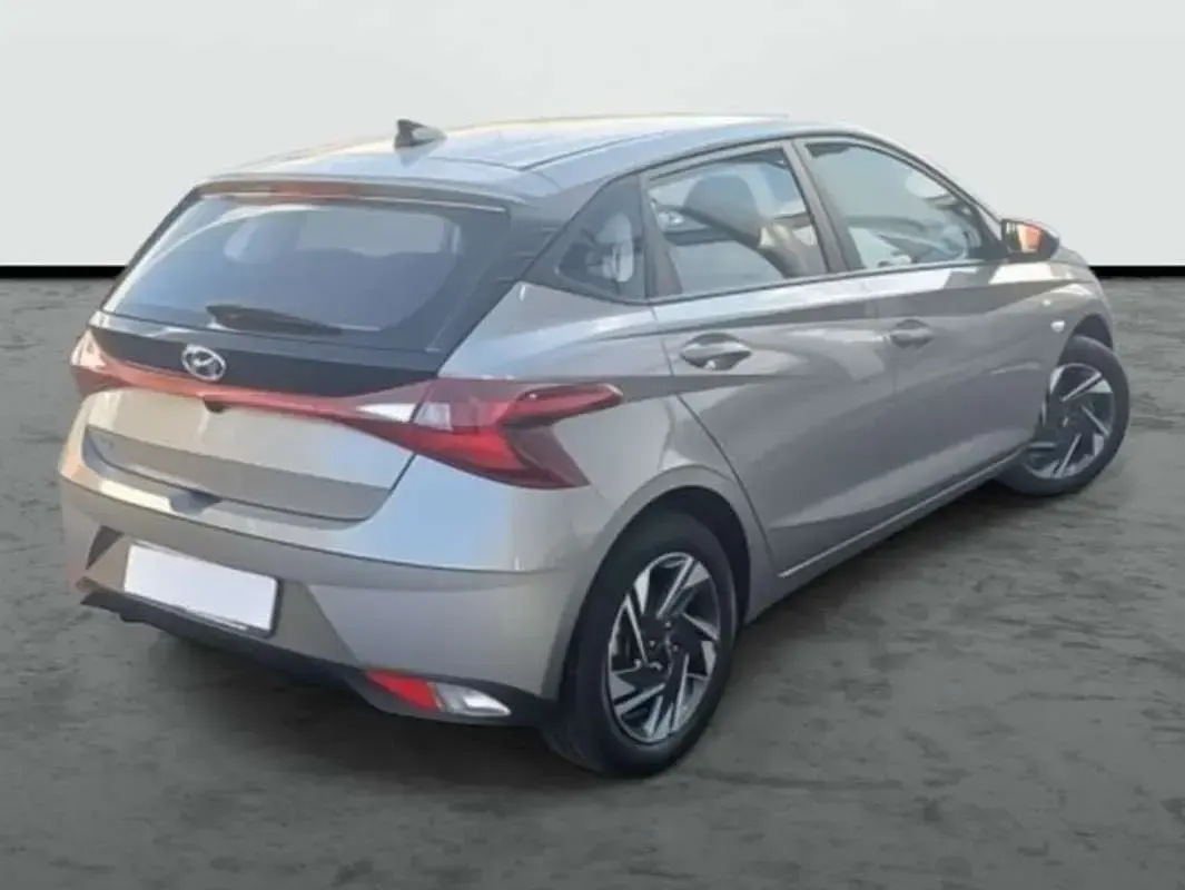 Usado Hyundai i20 101 CV (74 kW) 2022 Gris Utilitario