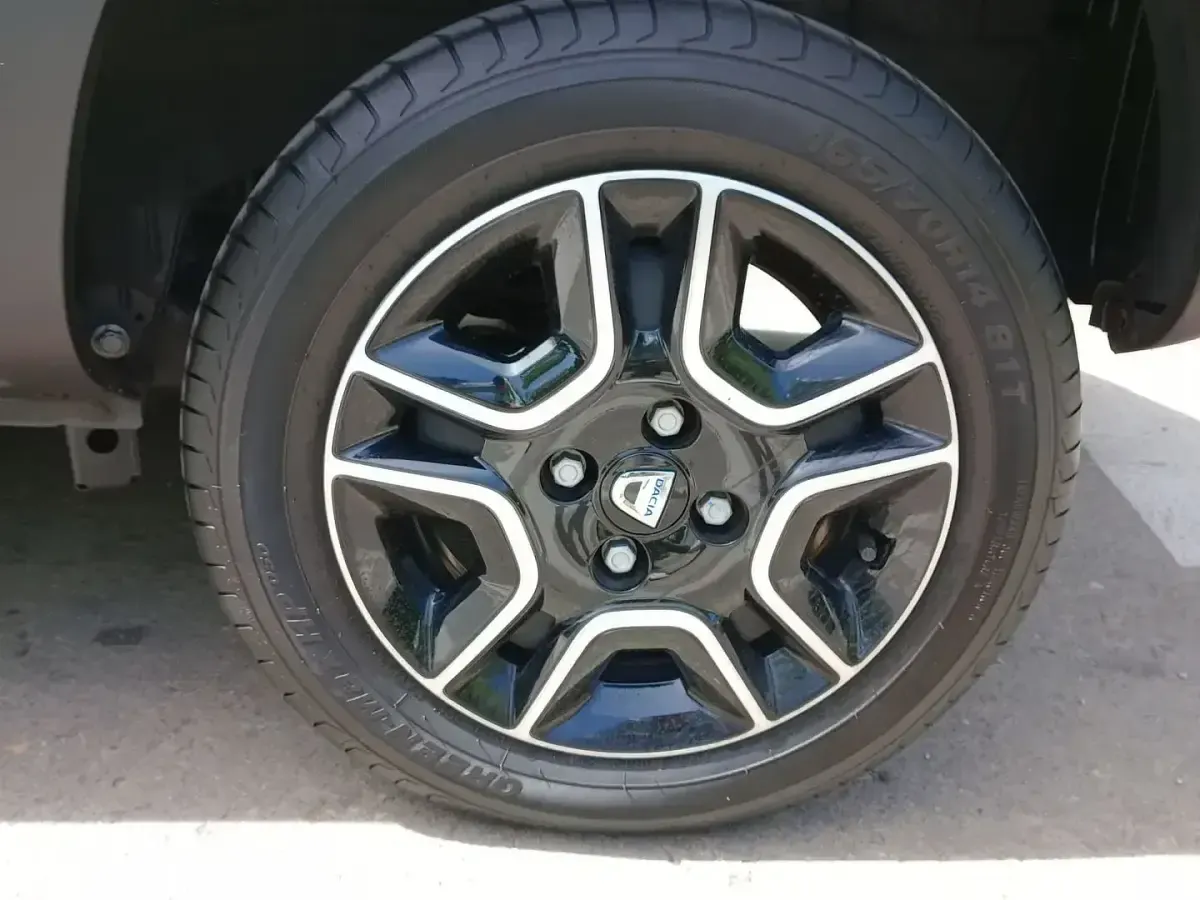 Usado Dacia Spring Comfort 33 kW (45 CV) 2021 Gris Utilitario