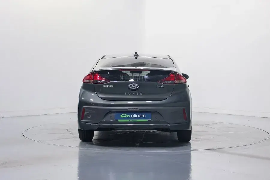 Usado Hyundai Ioniq 141 CV (103 kW) 2021 Gris / plata Utilitario