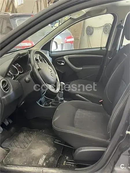 Usado Dacia Duster Lauréate 125 CV (91 kW) 2016 Gris / plata SUV