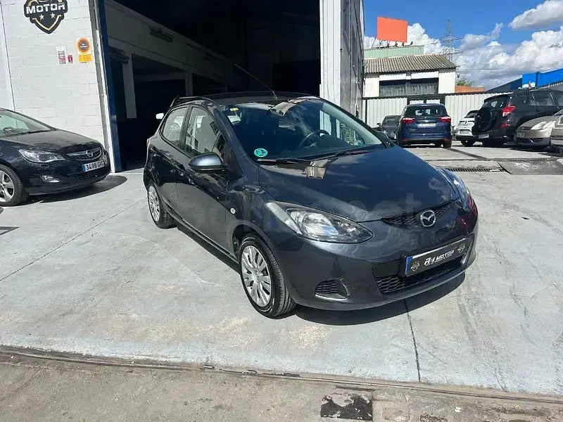 Usado Mazda 2 Style 86 CV (63 kW) 2010 Gris / plata Utilitario
