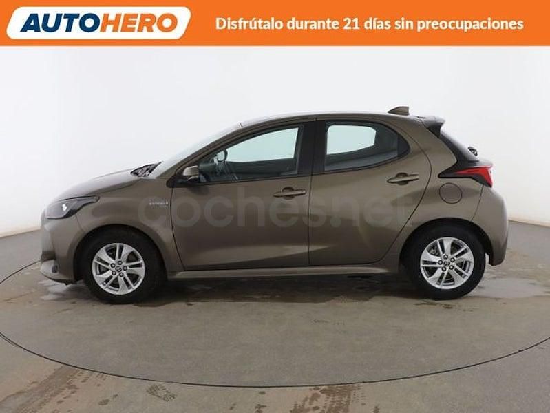 Usado Toyota Yaris Hybrid Active 116 CV (85 kW) 2021 Gris Berlina