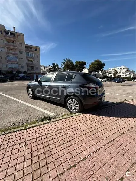 Usado Renault Mégane III LIMITED 110 CV (80 kW) 2015 Negro Berlina