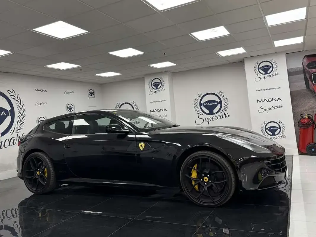 Usado Ferrari FF 661 CV (486 kW) 2012 Negro Familiar