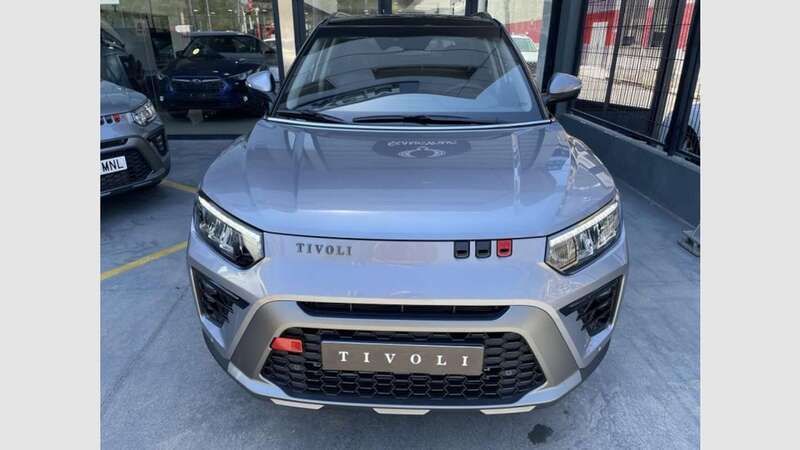 Plateado Usado 2024 Ssangyong Tivoli Limited SUV | 21.000 € (Caro) - Imagen 1/4