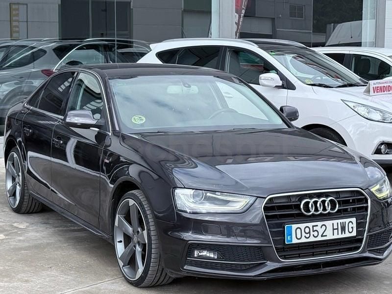 Usado Audi A4 S-Line 150 HP (110 kW) 2014 Cinzento Sedan