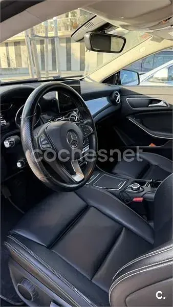 Usado Mercedes CLA180 122 CV (89 kW) 2019 Blanco Coupe