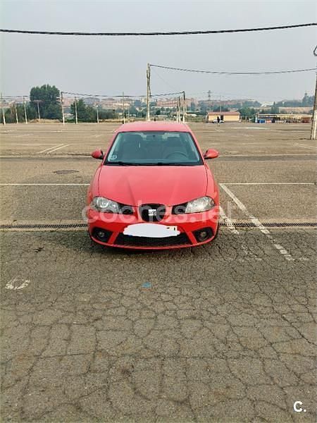Usado Seat Ibiza Reference 100 CV (73 kW) 2006 Rojo Berlina