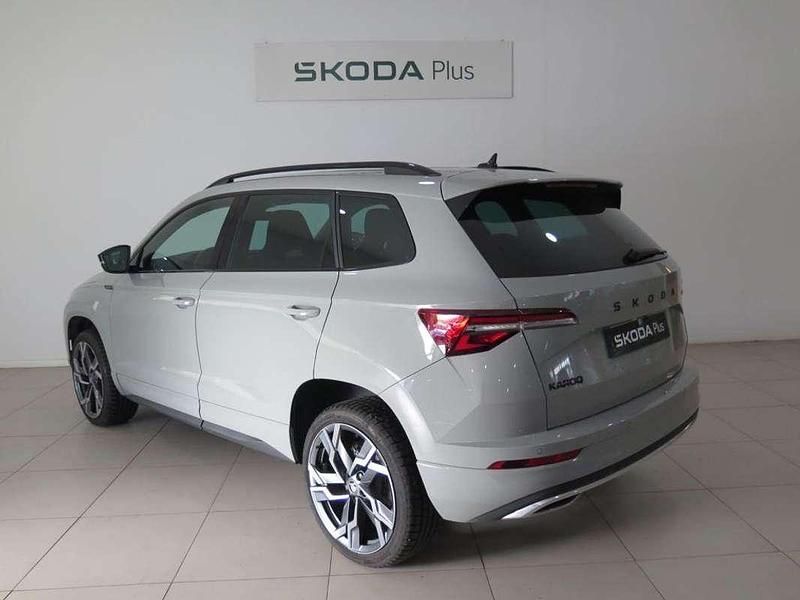 Usado Skoda Karoq SportLine 150 CV (110 kW) 2025 Gris SUV