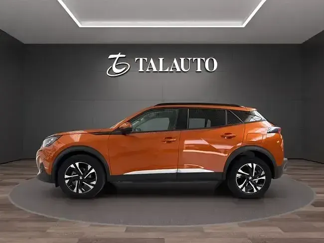 Usado Peugeot 2008 Allure 110 CV (80 kW) 2021 Naranja SUV