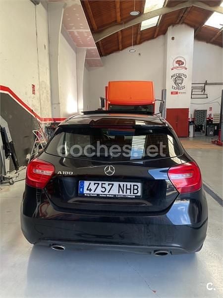 Usado Mercedes A180 Urban 122 CV (89 kW) 2015 Negro Berlina