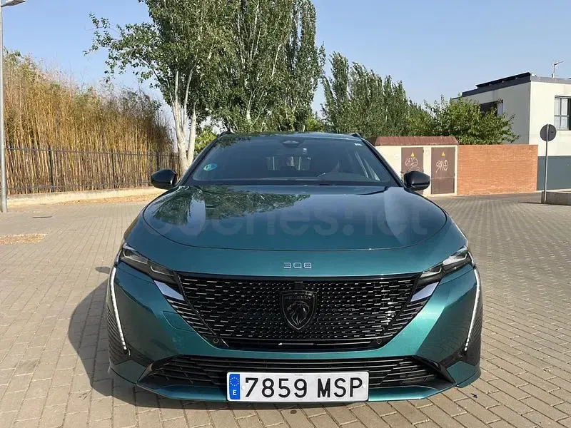 Usado Peugeot 308 SW GT 136 CV (100 kW) 2024 Verde Familiar