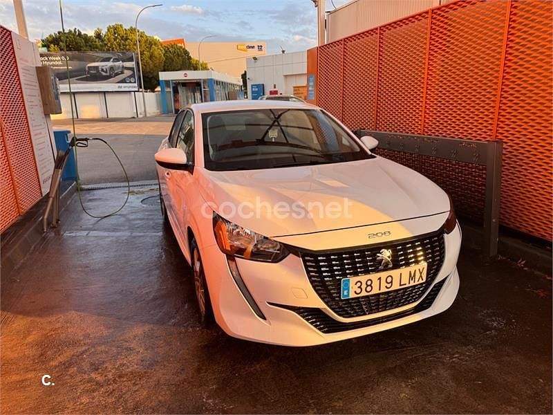 Blanco Usado 2021 Peugeot 208 Style Utilitario | 12.699 € (Precio justo) - Imagen 1/4