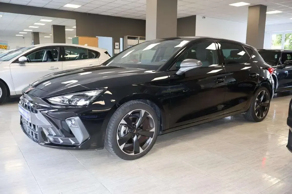 Usado Cupra Leon 150 CV (110 kW) 2025 Negro Utilitario
