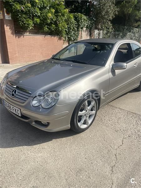Beige Usado 2007 Mercedes C180 Sport Edition Berlina | 9700 € (Un poco caro) - Imagen 1/4