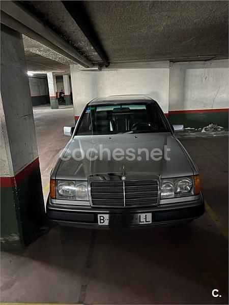 Usado Mercedes 230 132 CV (97 kW) 1989 Gris / plata Coupe