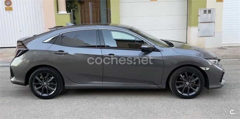 Usado Honda Civic Elegance 126 CV (92 kW) 2021 Gris / plata Berlina