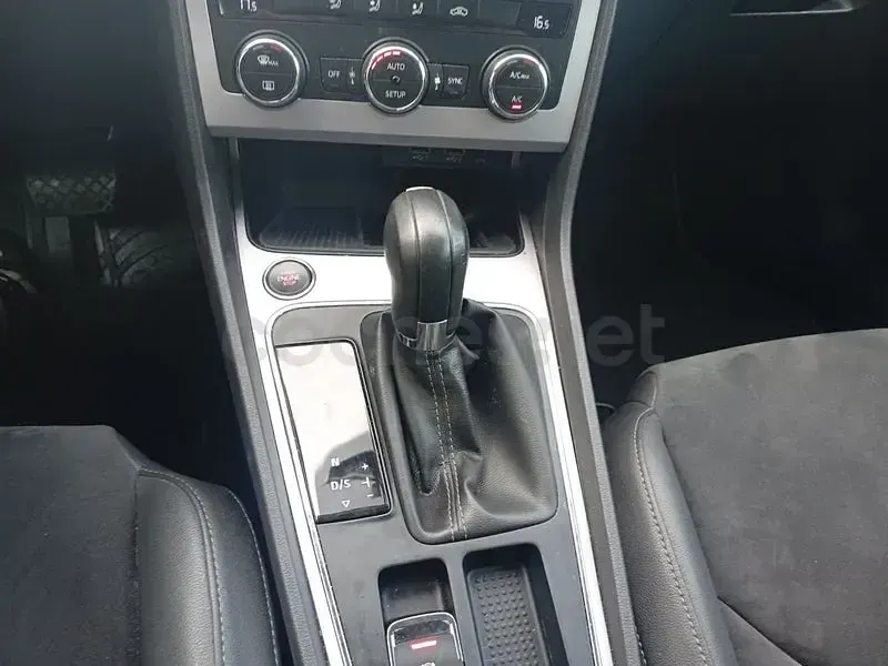 Usado Seat Leon XCELLENCE 150 CV (110 kW) 2020 Azul Berlina