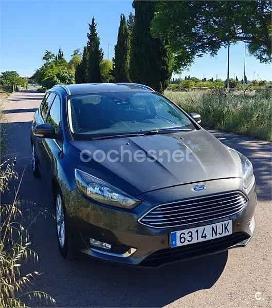Usado Ford Focus Titanium 150 CV (110 kW) 2015 Gris / plata Familiar