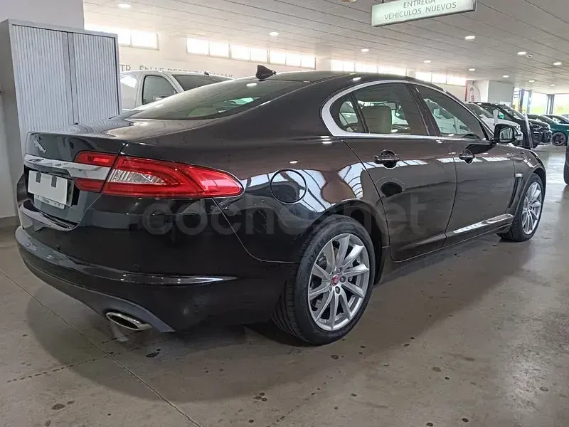 Usado Jaguar XF Luxury 200 CV (147 kW) 2013 Negro Berlina