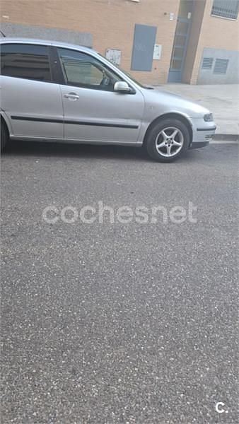 Usado Seat Toledo Stella 100 CV (73 kW) 1999 Gris / plata Berlina