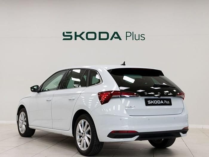 Blanco Usado 2024 Skoda Scala Selection Utilitario | 21.500 € (Caro) - Imagen 1/4