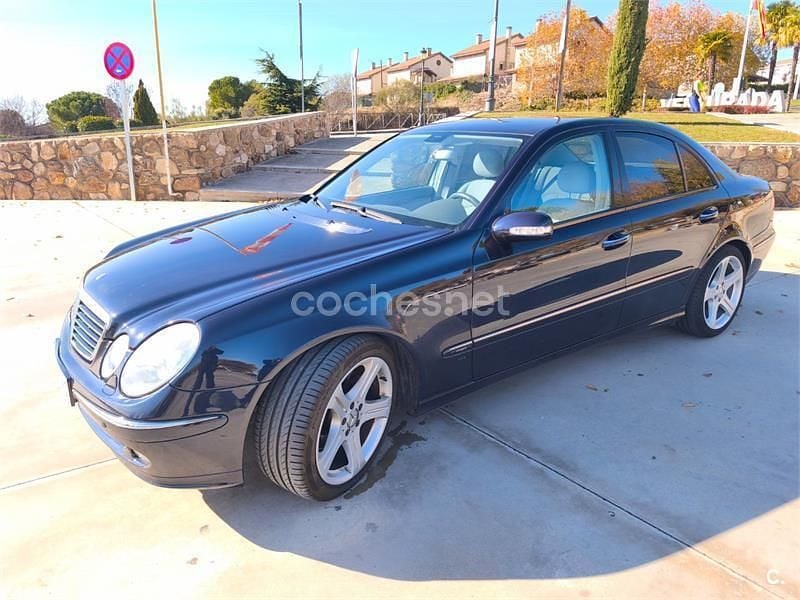 Usado Mercedes E320 Avantgarde 204 CV (150 kW) 2003 Azul Berlina