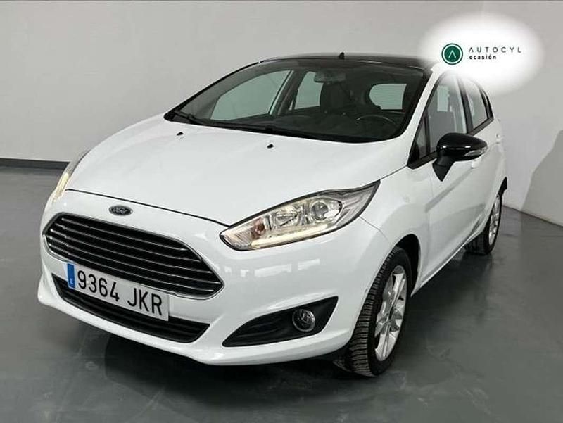 Usado Ford Fiesta Titanium 82 CV (60 kW) 2015 Blanco Berlina