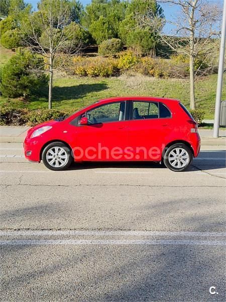 Occasion Toyota Yaris Connect Style 101 PK (74 kW) 2011 Rood Hatchback