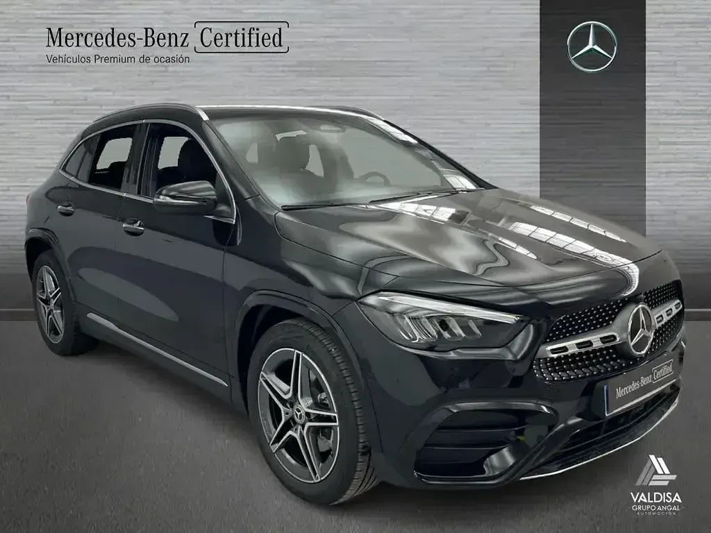 Usado Mercedes GLA200 150 CV (110 kW) 2026 Negro cosmos SUV