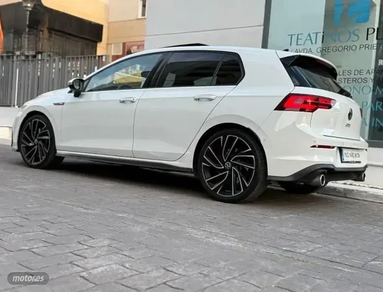 Usado VW Golf VIII GTI 245 CV (180 kW) 2021 Blanco Berlina