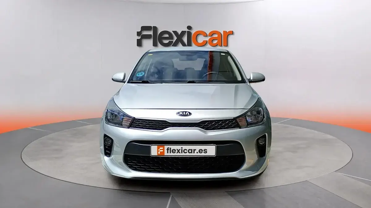 Usado Kia Rio 84 CV (61 kW) 2020 Gris Berlina
