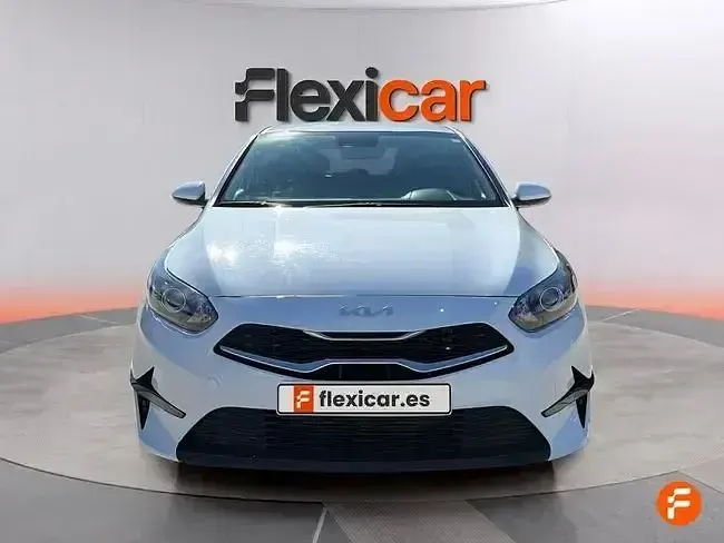 Usado Kia Ceed 136 CV (100 kW) 2023 Blanco Utilitario