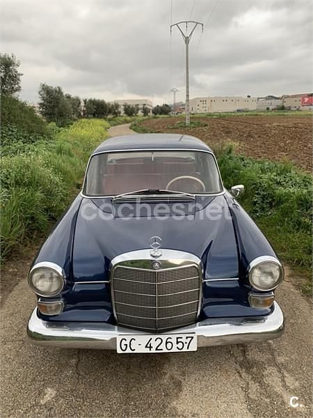 Usado Mercedes 200 109 CV (80 kW) 1985 Azul Berlina