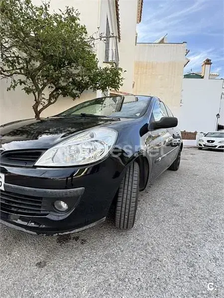 Usado Renault Clio II Authentique 75 CV (55 kW) 2006 Negro Berlina