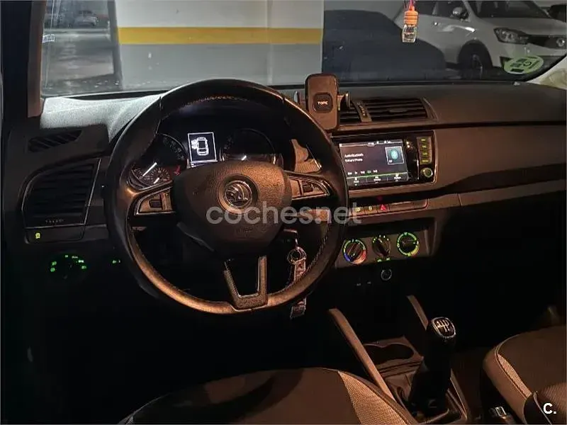 Usado Skoda Fabia Ambition 90 CV (66 kW) 2017 Gris / plata Familiar