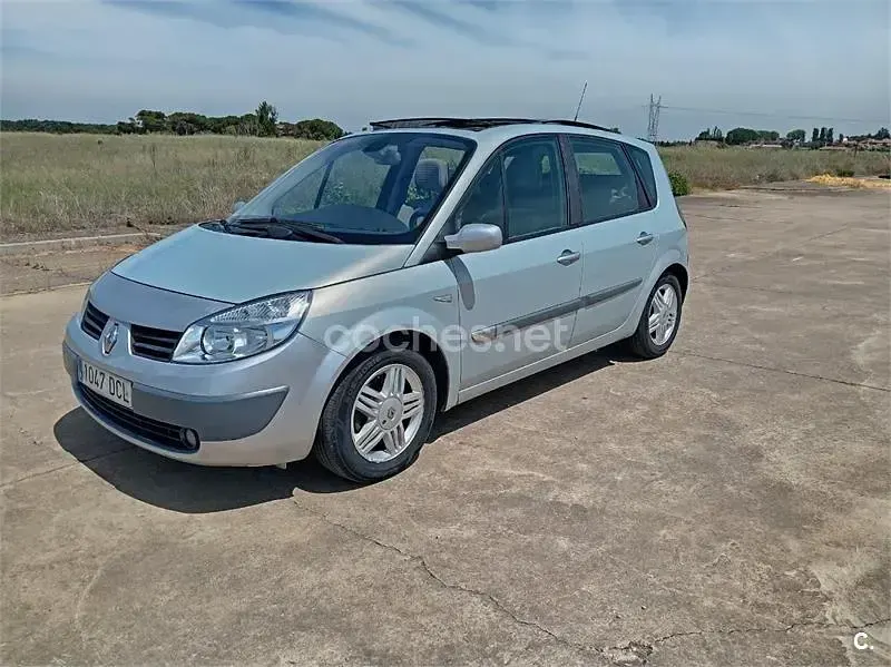 Usado Renault Scénic II Dynamique 120 CV (88 kW) 2004 Gris / plata Monovolumen