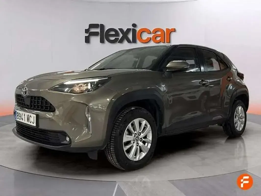 Usado Toyota Yaris Cross Business Edition 116 CV (85 kW) 2022 Verde SUV